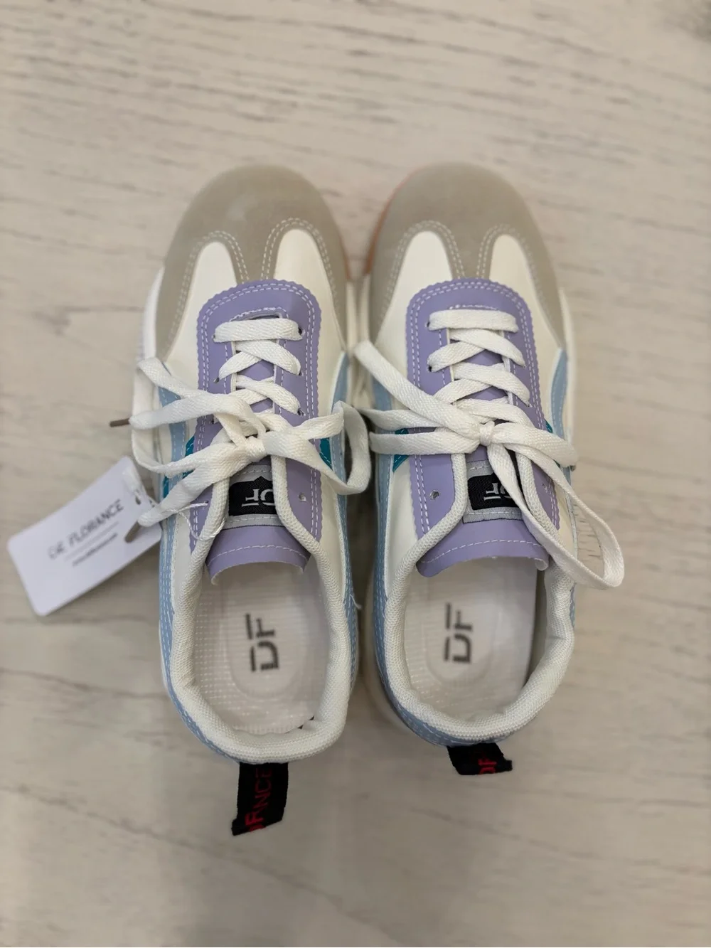 Women’s size 8 De Florance Retro Sneakers Lavender Blue NWT